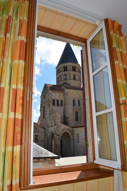 Hotel De Bourgogne Cluny Room photo